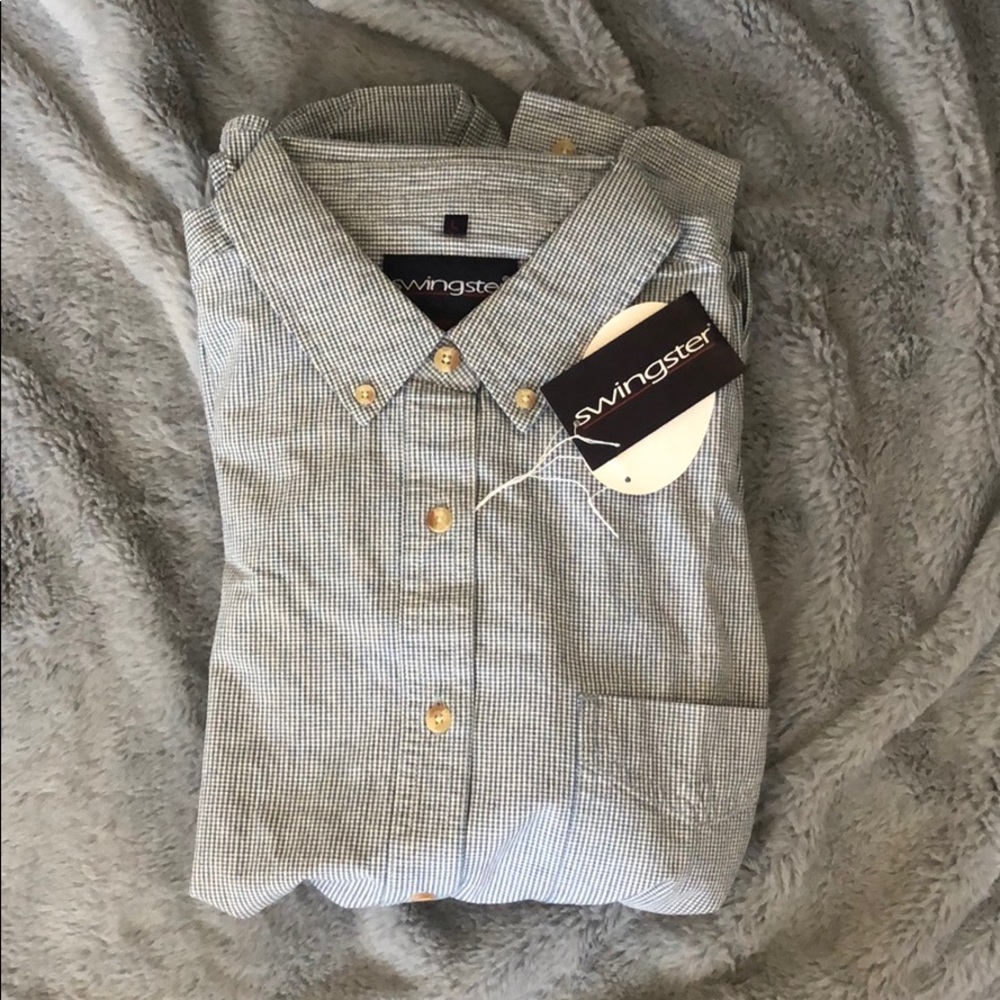 NWT Swingster Button Down Size L